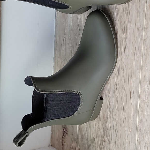Chelsea Rain Boots, green, size 7 - Picture 4 of 10